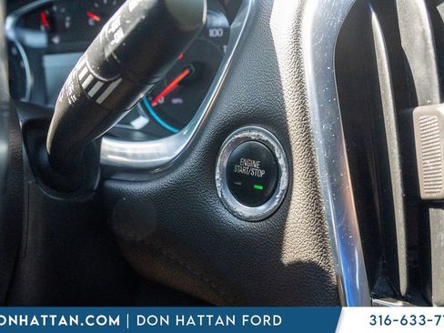 Used 2023 Chevrolet Traverse LT FWD image 12