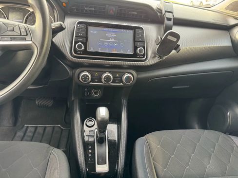 Used 2019 Nissan Kicks S image 21