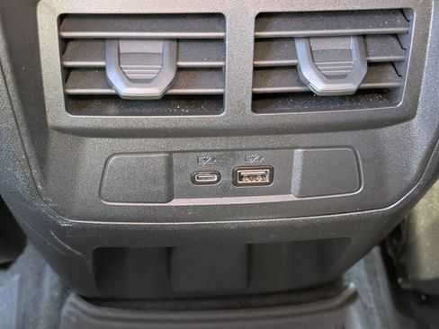 Used 2024 GMC Canyon Denali image 29