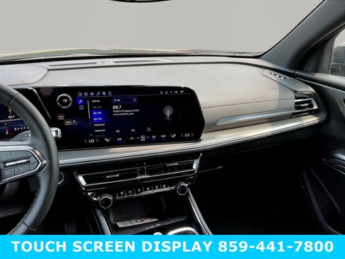 Used 2026 Chevrolet Traverse LT AWD/4WD image 9