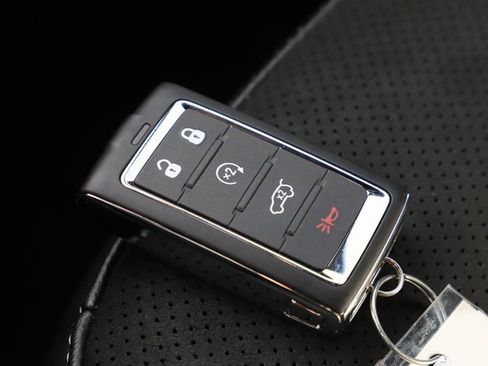 New 2025 Jeep Grand Cherokee Altitude image 32