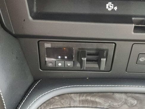 Used 2024 Nissan Armada Platinum w/ Captain's Chairs Package RWD image 34