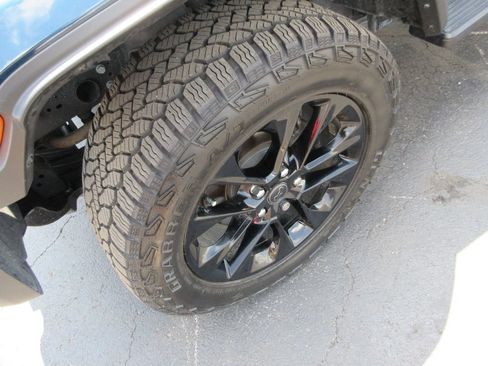 Used 2025 Jeep Gladiator Sport AWD/4WD image 15