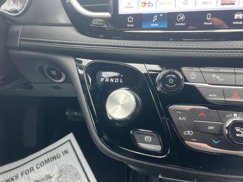 New 2026 Chrysler Pacifica Select image 17