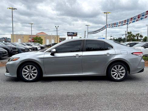 Used 2020 Toyota Camry LE FWD image 22