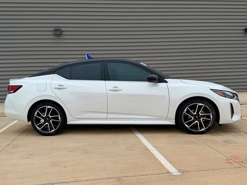 Used 2024 Nissan Sentra SR w/ Trunk Package FWD image 2