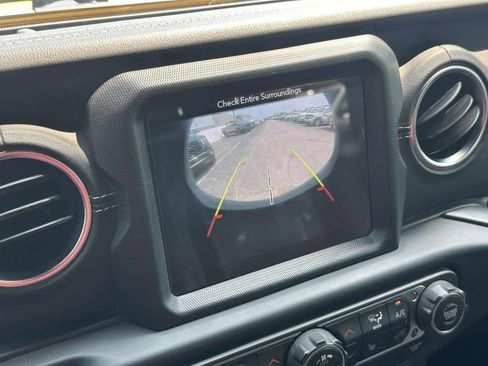 Used 2019 Jeep Wrangler Unlimited Sahara w/ Uconnect 4C Nav & Sound Group AWD/4WD image 26