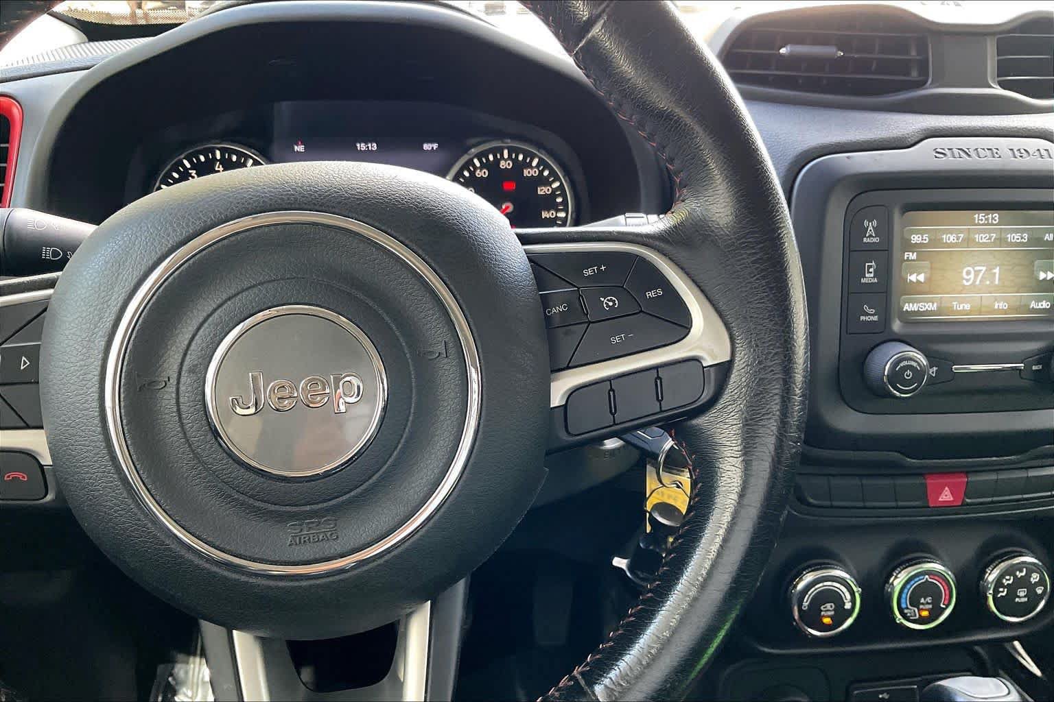 Used 2015 Jeep Renegade Trailhawk AWD/4WD image 25