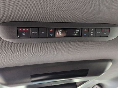 Used 2022 Toyota Sienna Platinum AWD/4WD image 30