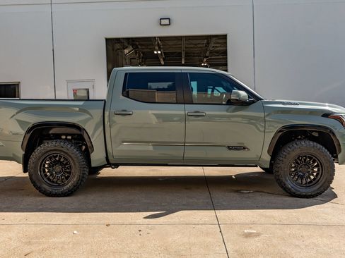 Used 2025 Toyota Tundra Platinum AWD/4WD image 11