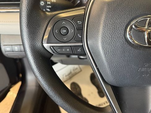 Used 2022 Toyota Camry LE image 9