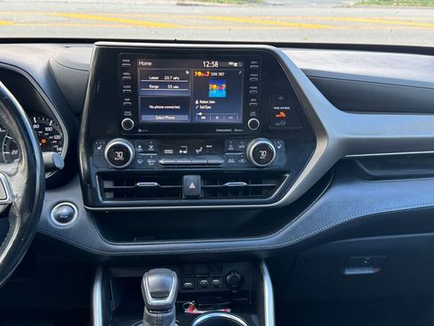 Used 2020 Toyota Highlander XLE image 18