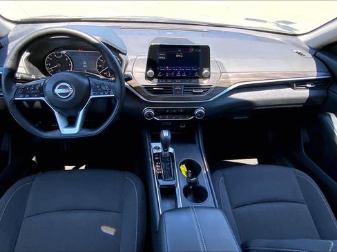 Used 2025 Nissan Altima 2.5 SV FWD image 15