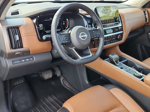 Used 2024 Nissan Pathfinder Platinum w/ Cargo Package image 13