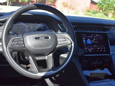 Used 2024 Jeep Grand Cherokee Altitude AWD/4WD image 24