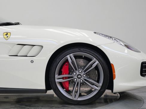 Used 2017 Ferrari GTC4Lusso AWD/4WD image 51