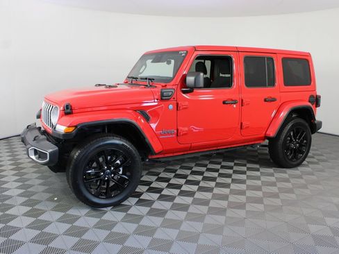 Used 2025 Jeep Wrangler Unlimited Sahara w/ Safety Group AWD/4WD image 2