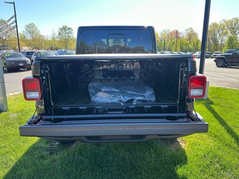 New 2026 Jeep Gladiator Sport AWD/4WD image 6