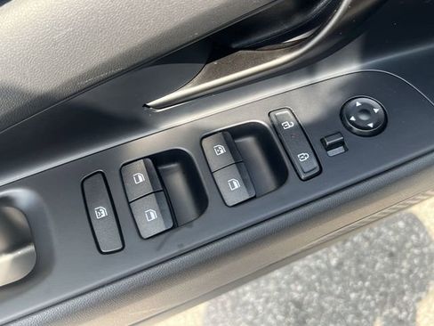 Certified 2025 Hyundai Elantra SEL FWD image 33
