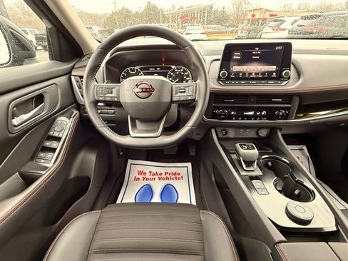 Certified 2025 Nissan Rogue SV image 23