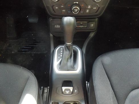 Used 2020 Jeep Renegade Latitude image 19