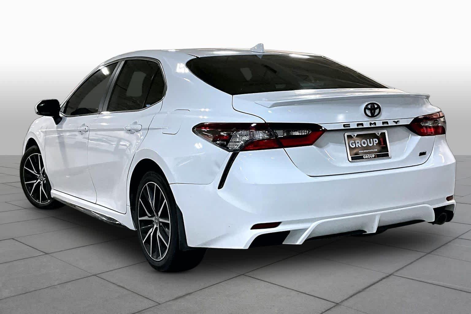 Used 2023 Toyota Camry SE FWD image 11