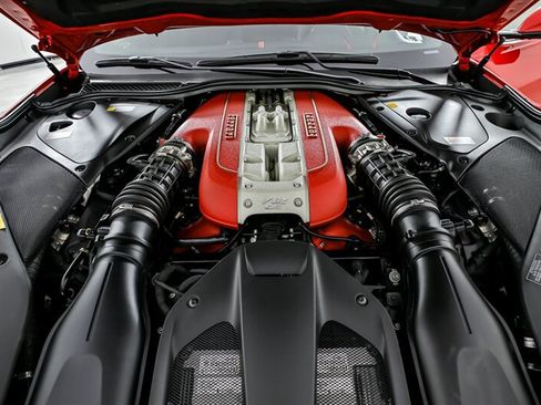 Used 2018 Ferrari 812 Superfast RWD image 16