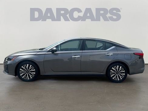 Used 2024 Nissan Altima 2.5 SV FWD image 4
