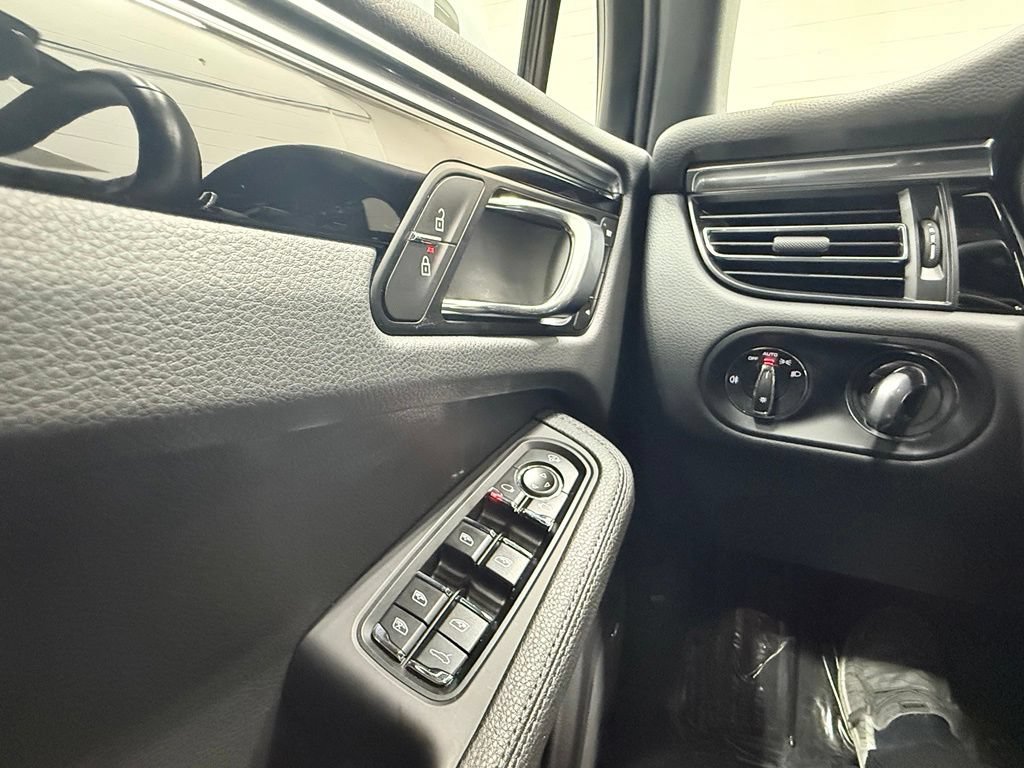 Used 2024 Porsche Macan S AWD/4WD image 32