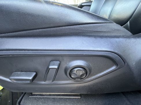 Used 2024 Jeep Grand Cherokee Limited w/ Black Appearance Package image 12