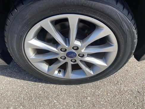 Used 2017 Ford Fusion SE FWD image 30
