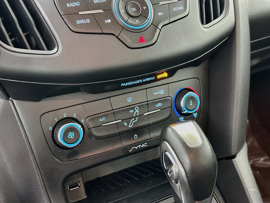 Used 2016 Ford Focus SE FWD image 19