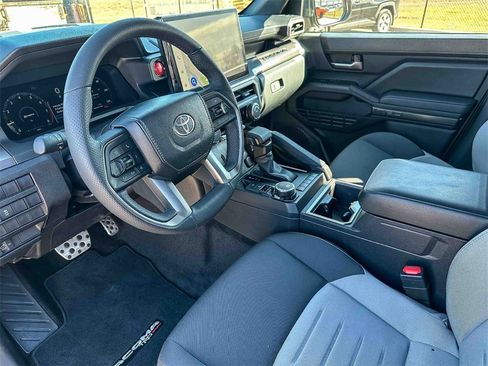 Used 2025 Toyota Tacoma TRD Sport image 12