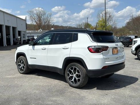 Used 2024 Jeep Compass Limited image 8