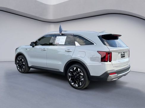 Used 2025 Kia Sorento EX w/ Panoramic Sunroof Package FWD image 3
