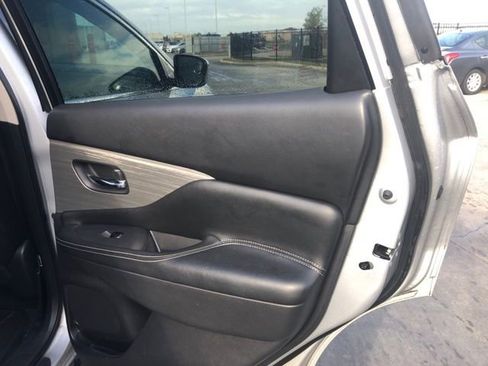 Used 2018 Nissan Murano SV image 25