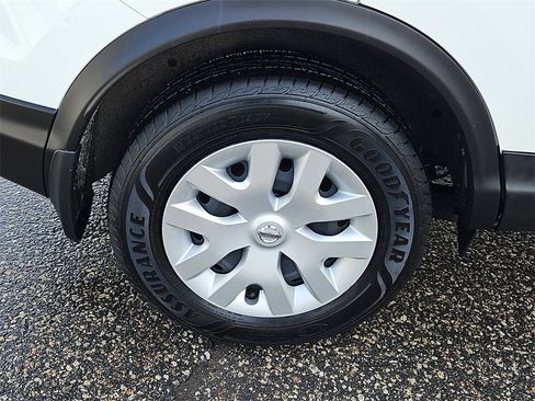 Used 2020 Nissan Rogue Sport S image 9