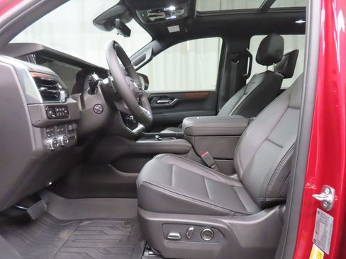 Used 2026 GMC Yukon Denali w/ Denali Reserve Package image 12