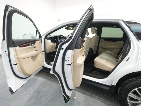 Used 2017 Cadillac XT5 Luxury w/ LPO, Wheel Lock Package image 23