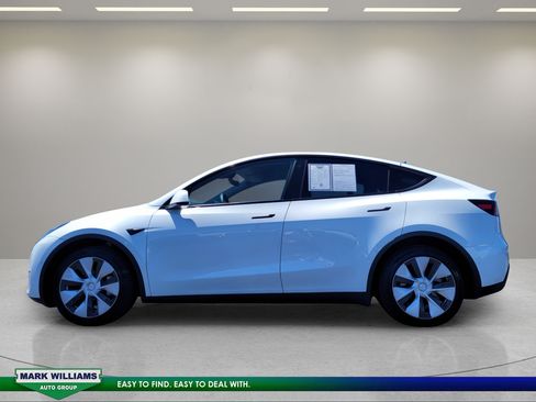 Used 2022 Tesla Model Y Long Range AWD/4WD image 7