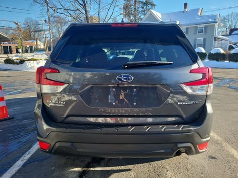 Used 2022 Subaru Forester Premium image 4