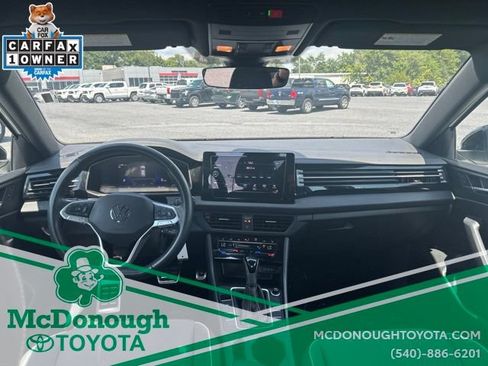 Used 2025 Volkswagen Jetta Sport FWD image 2