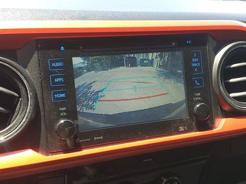 Used 2017 Toyota Tacoma TRD Sport w/ Tow Package RWD image 28