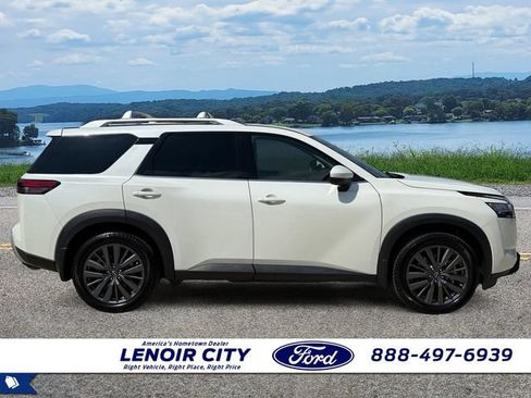 Used 2022 Nissan Pathfinder SL w/ SL Premium Package FWD image 2