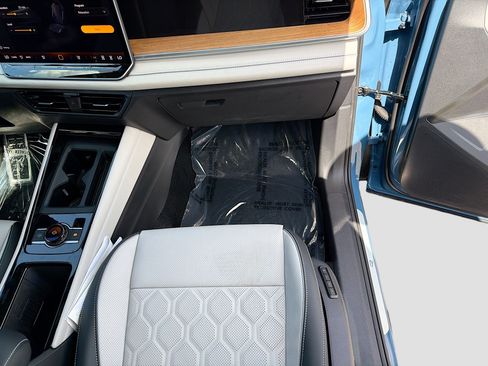 New 2026 Volkswagen Tiguan SEL R-Line AWD/4WD image 17