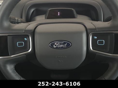 Used 2025 Ford Expedition Max Active AWD/4WD image 29