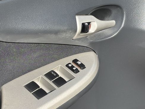 Used 2012 Toyota Corolla S FWD image 23