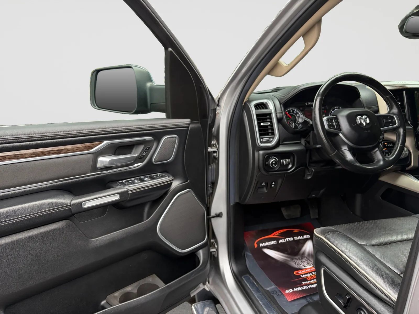 Used 2019 RAM 1500 Laramie AWD/4WD image 11