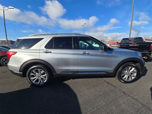 Used 2023 Ford Explorer Limited image 2