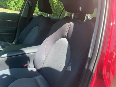 Used 2019 Toyota Camry LE image 21